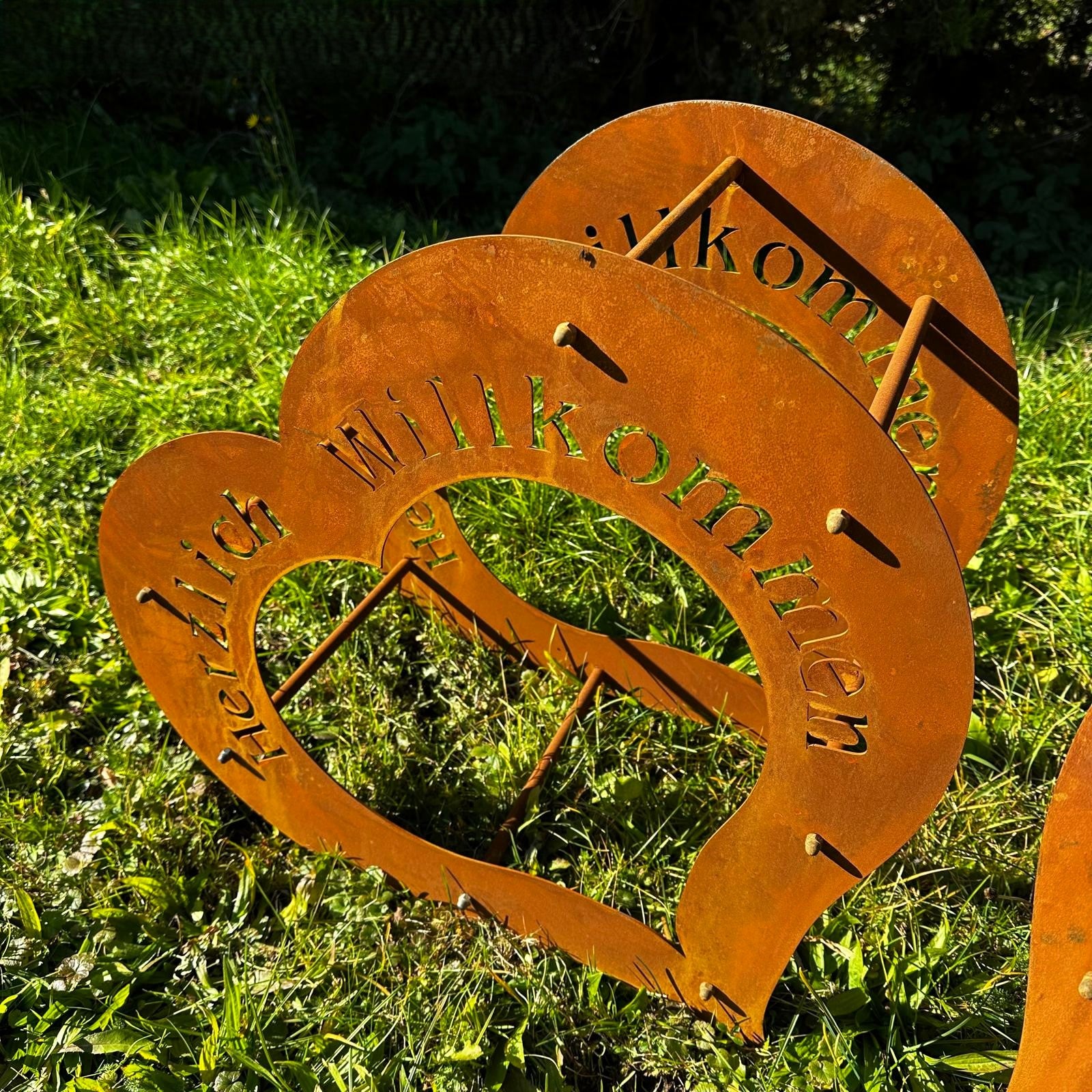 Holzlager „Herz Willkommen”